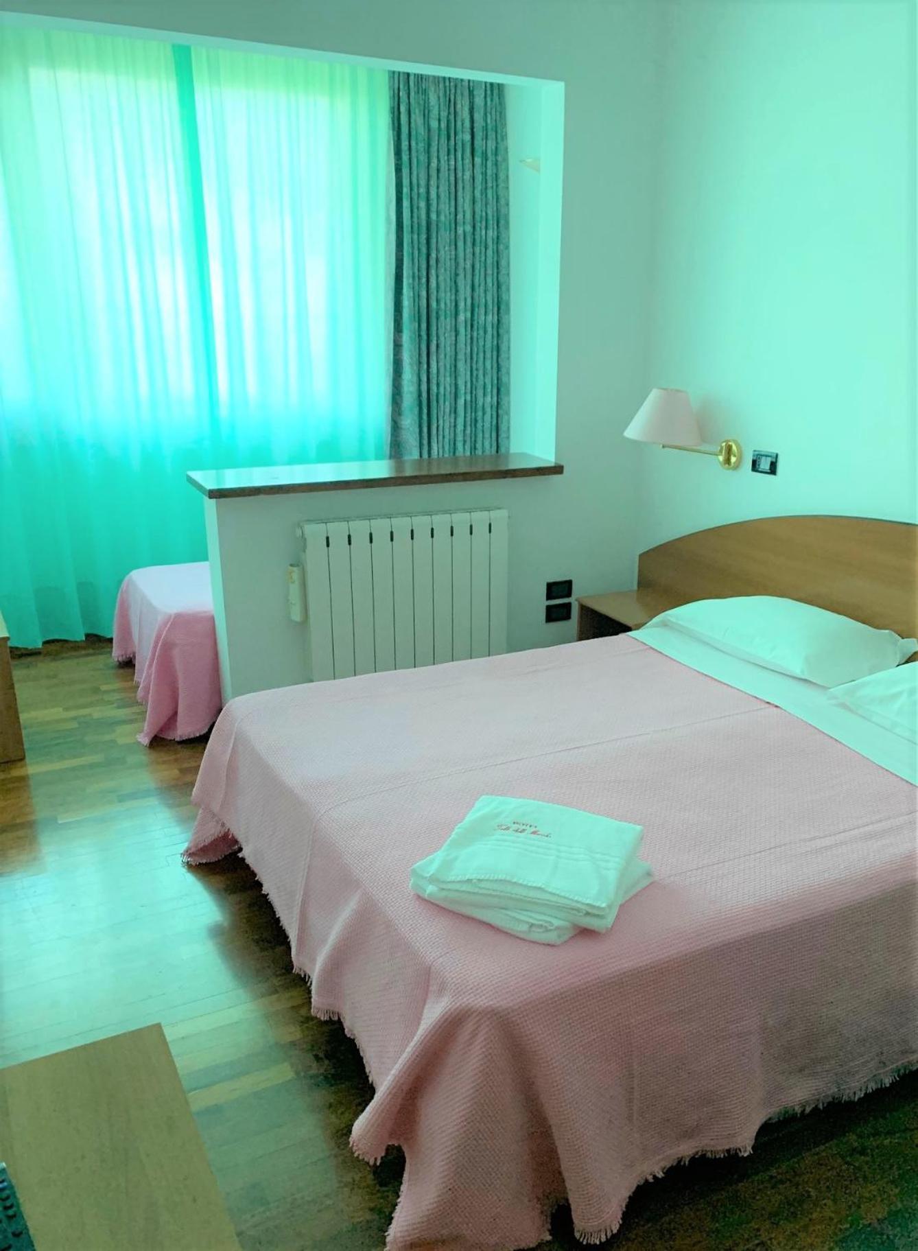 Hotel Tetto Delle Marche - Ristorante Dei Conti Cingoli Habitación foto